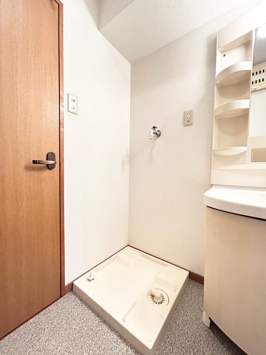 物件内観写真10　(洗濯機置場)