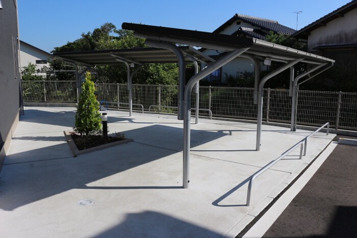 物件外観写真2　(駐輪場)