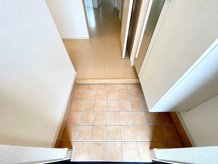 物件内観写真13　(玄関)