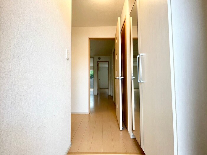 物件内観写真14　(廊下)