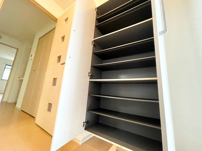 物件内観写真15　(靴箱)