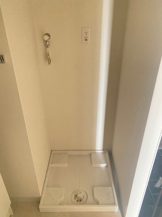 物件内観写真11　(洗濯機置場)