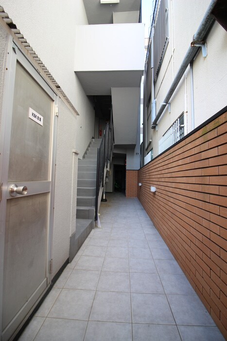 物件外観写真3　(エントランス部分)