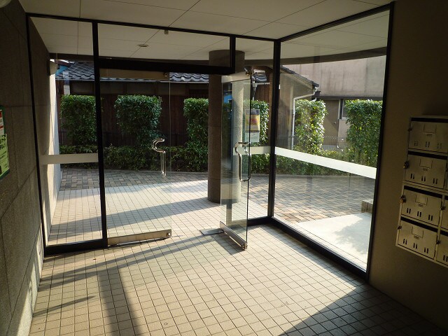 物件外観写真4　(エントランス部分)