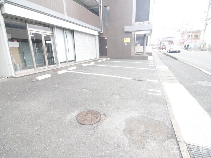 物件外観写真4　(駐車場)