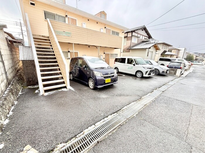 物件外観写真3　(駐車場)