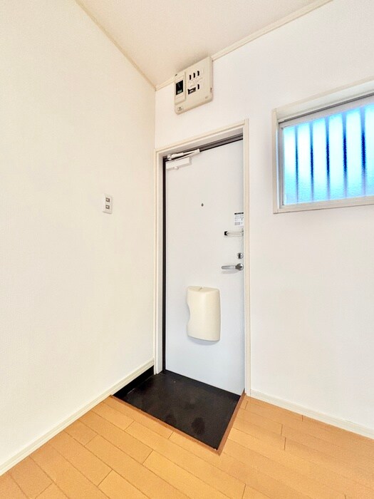 物件内観写真10　(玄関)