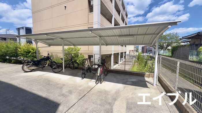 物件外観写真4　(駐輪場)