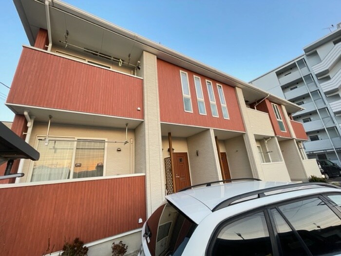 物件外観写真2　(エントランス部分)