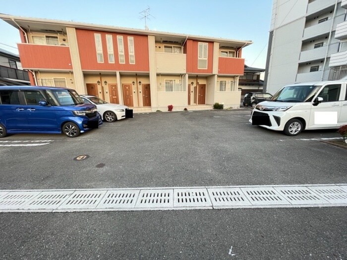 物件外観写真3　(駐車場)