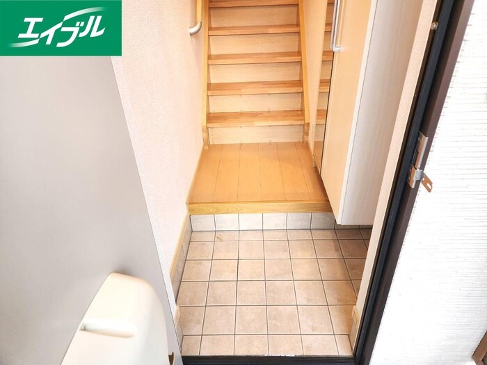 物件内観写真17　(玄関)