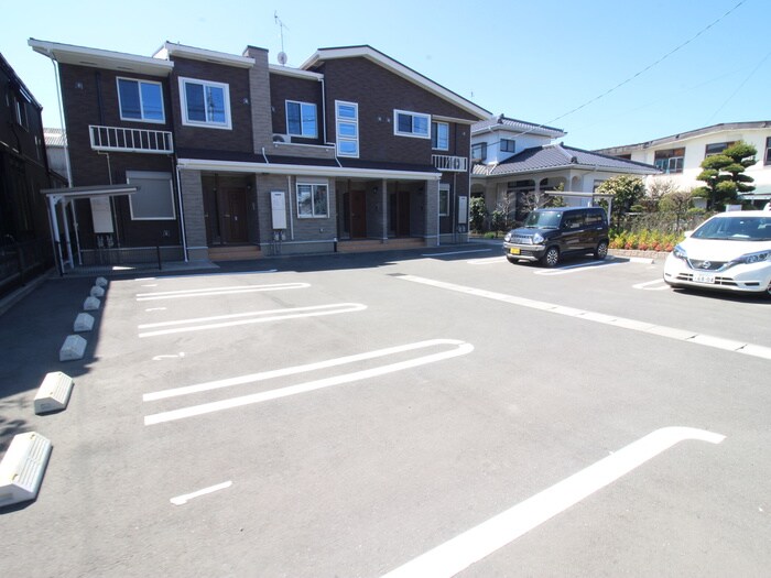 物件外観写真2　(駐車場)