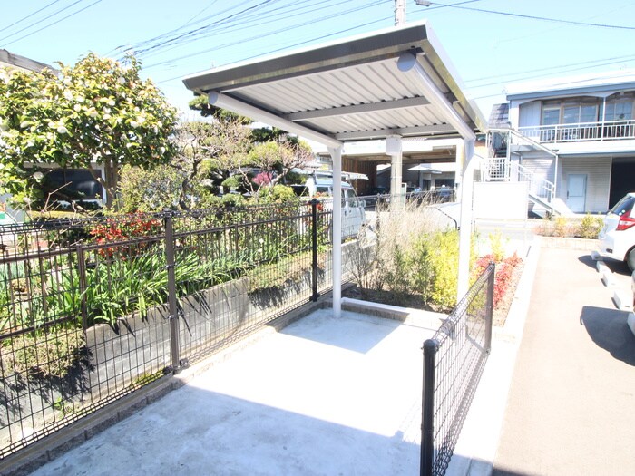 物件外観写真4　(駐輪場)