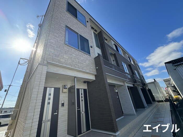 物件外観写真3　(エントランス部分)