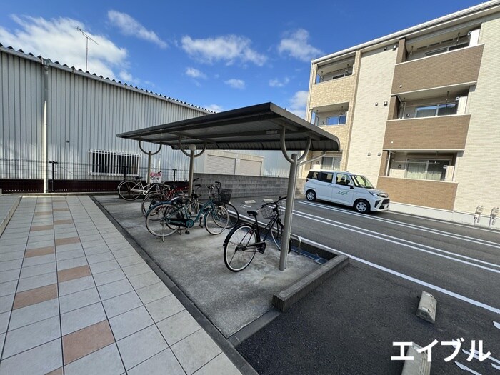 物件外観写真4　(駐輪場)