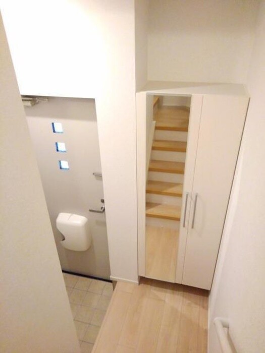 物件内観写真12　(玄関)