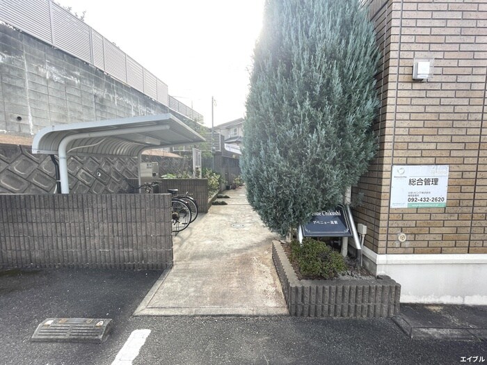 物件外観写真2　(エントランス部分)