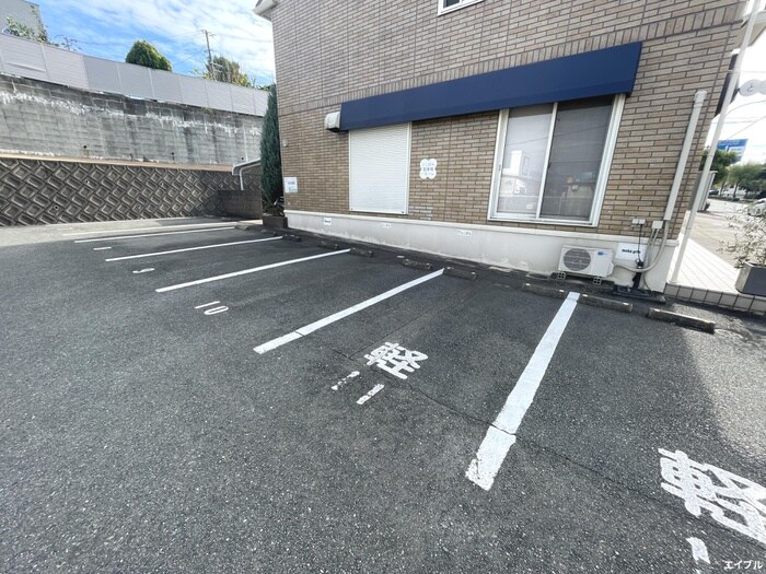 物件外観写真3　(駐車場)