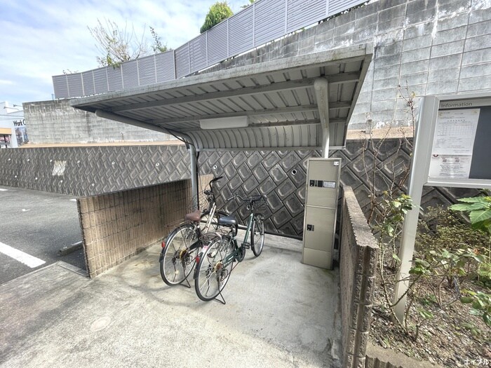 物件外観写真4　(駐輪場)