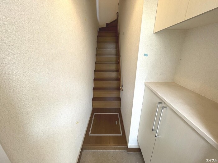 物件内観写真12　(玄関)