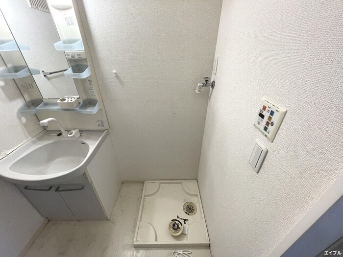 物件内観写真17　(洗濯機置場)