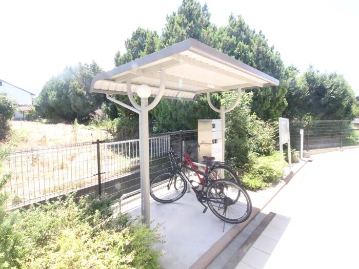 物件外観写真4　(駐輪場)