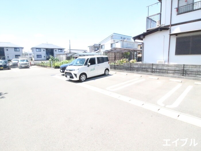 物件外観写真5　(駐車場)