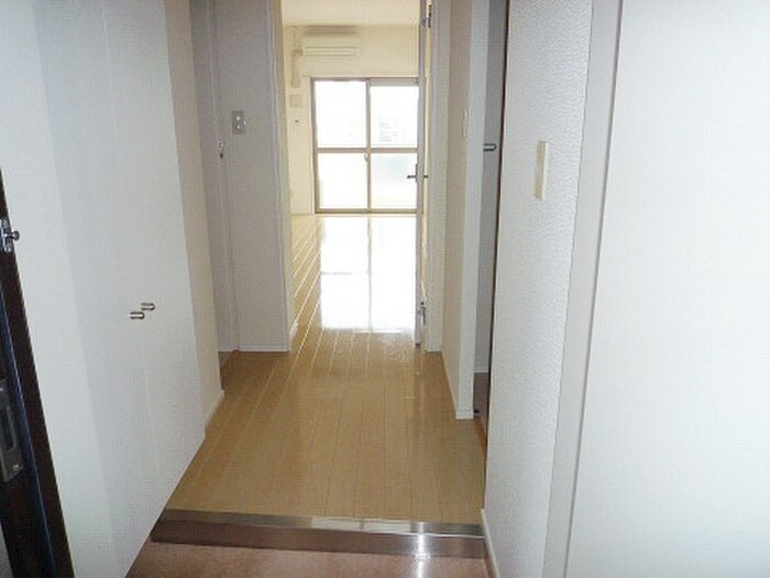 物件内観写真6　(玄関)