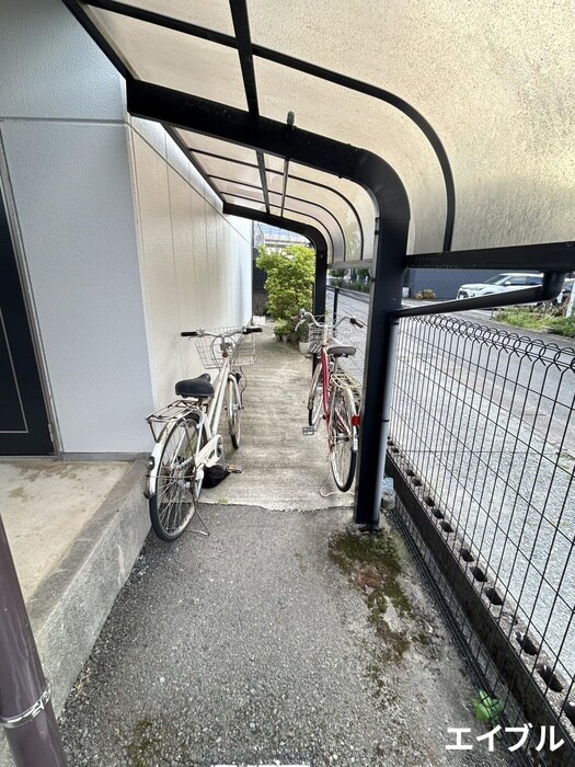 物件外観写真3　(駐輪場)