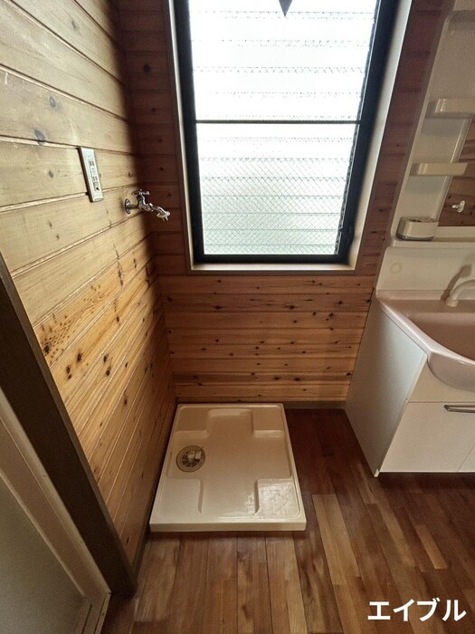 物件内観写真18　(洗濯機置場)