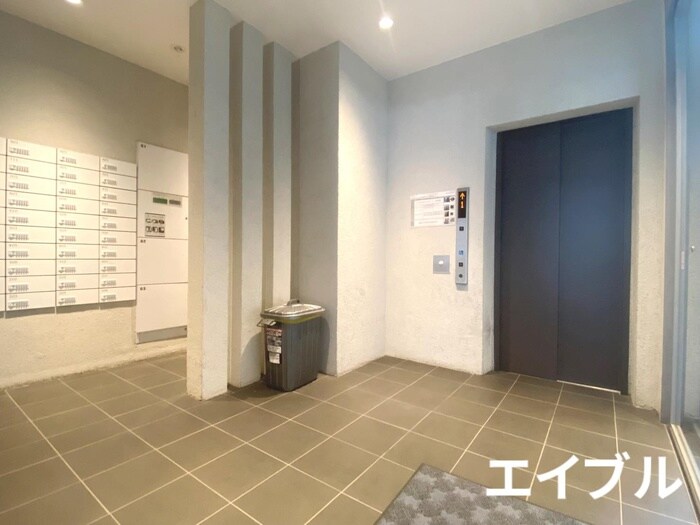 物件外観写真4　(エントランス部分)