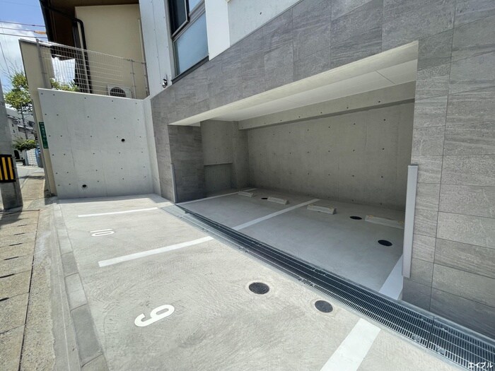 物件外観写真3　(駐車場)