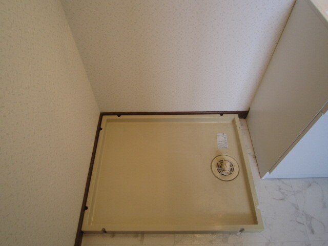 物件内観写真14　(洗濯機置場)