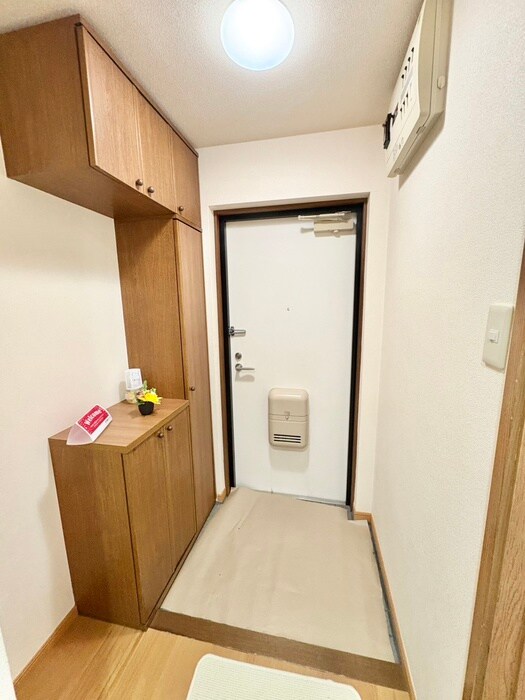 物件内観写真13　(玄関)