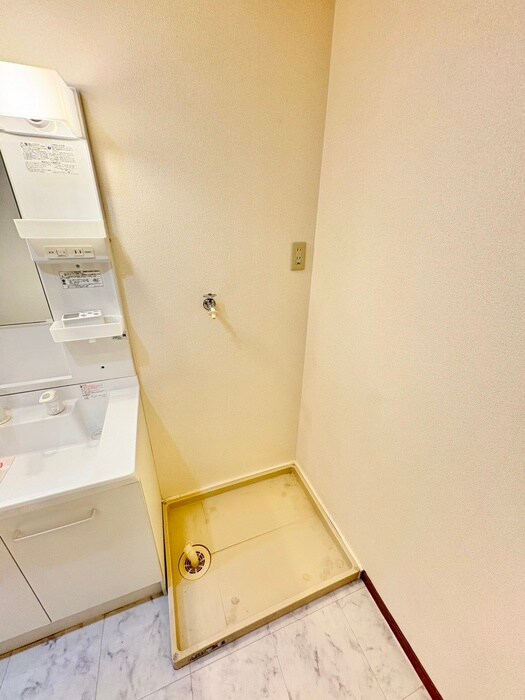 物件内観写真16　(洗濯機置場)