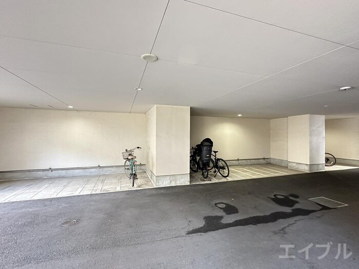 物件外観写真4　(駐輪場)