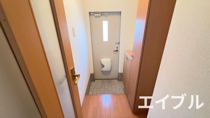 物件内観写真13　(玄関)