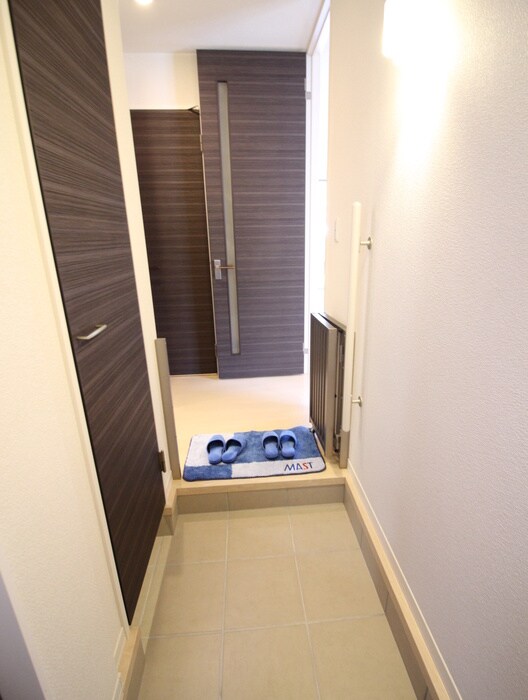 物件内観写真7　(玄関)