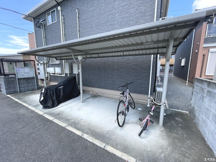 物件外観写真4　(駐輪場)