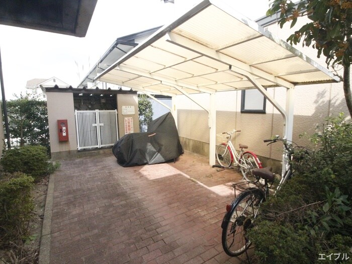物件外観写真4　(駐輪場)