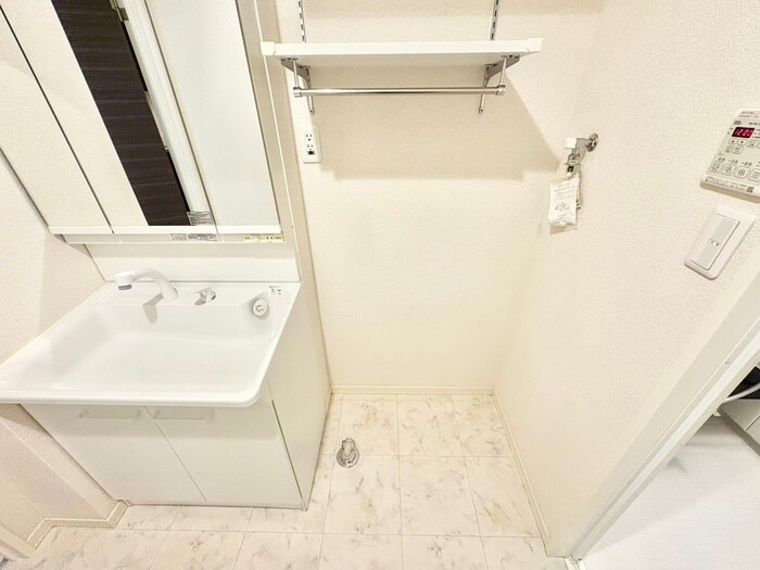 物件内観写真18　(洗濯機置場)