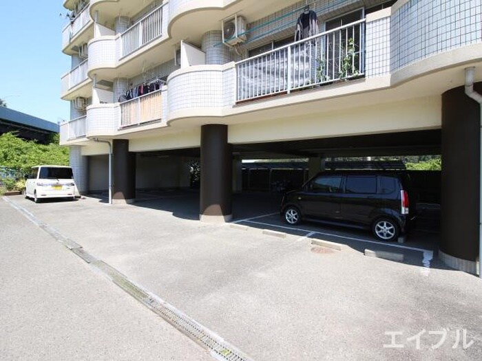 物件外観写真3　(駐車場)