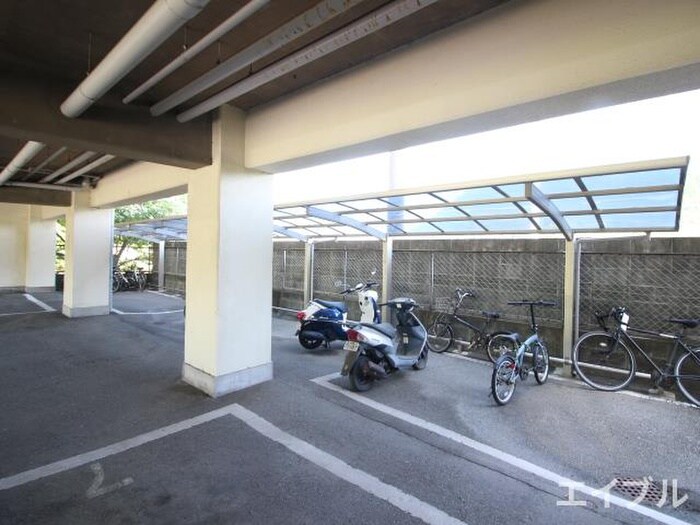 物件外観写真4　(駐輪場)