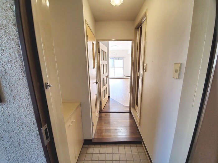 物件内観写真7　(玄関)