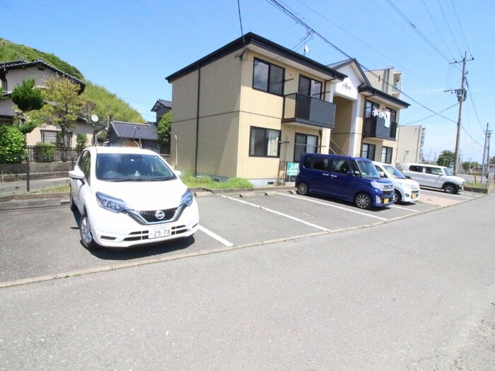 物件外観写真2　(駐車場)