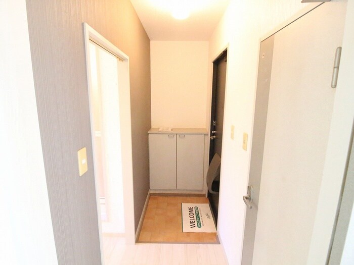 物件内観写真8　(玄関)