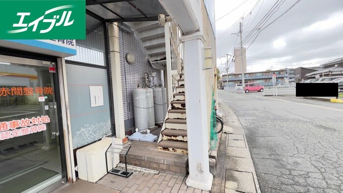 物件外観写真5　(エントランス部分)