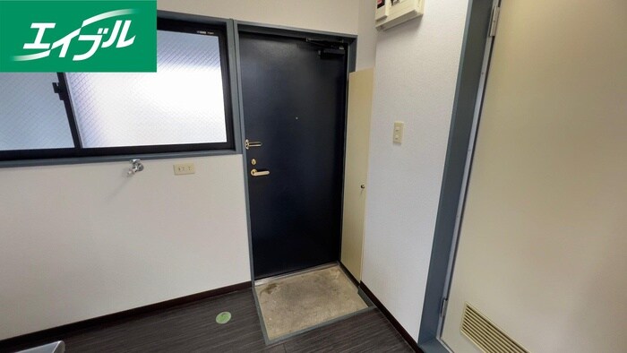 物件内観写真13　(玄関)