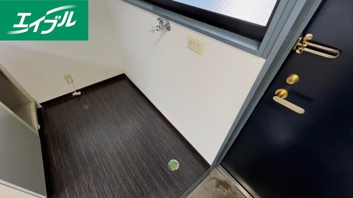 物件内観写真16　(洗濯機置場)