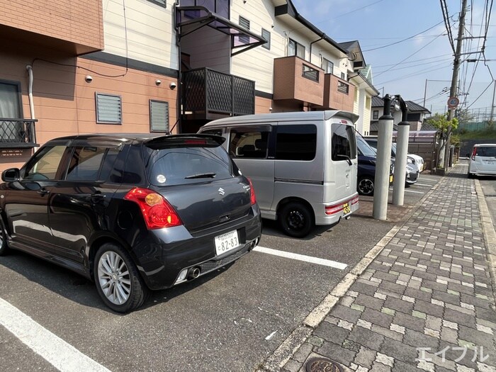 物件外観写真3　(駐車場)